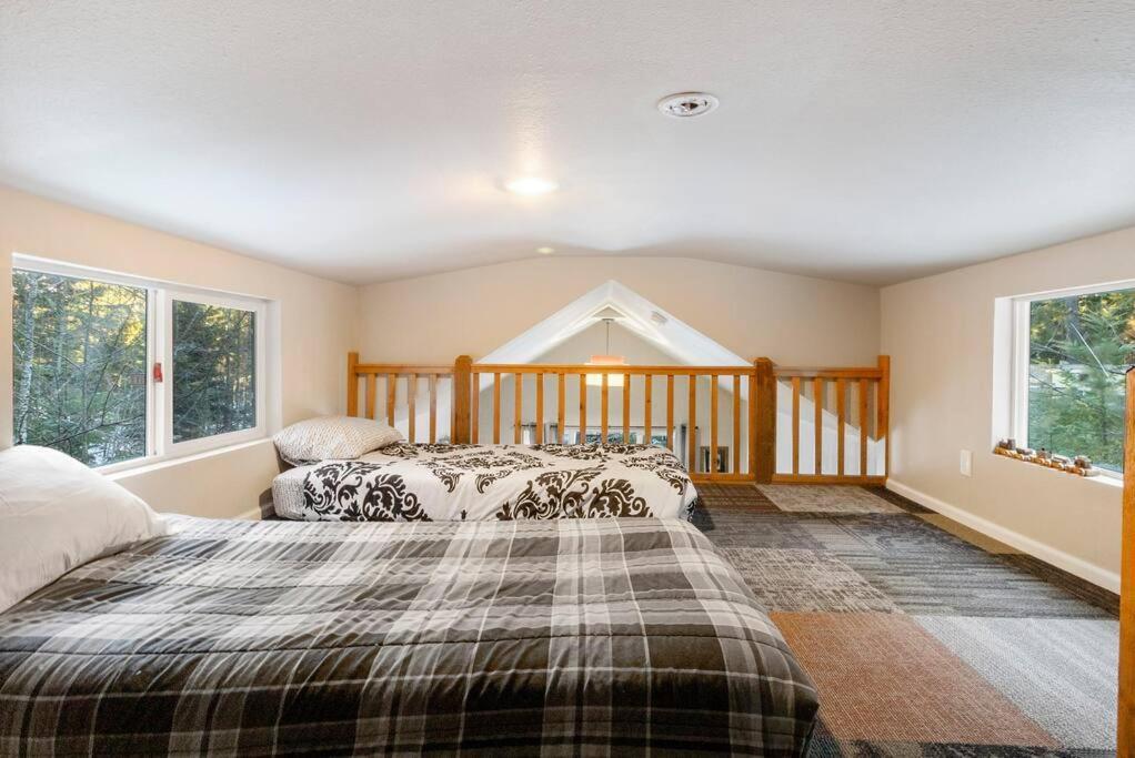 Cozy Tiny Home Steps Away From Mt. Rainier أشفورد المظهر الخارجي الصورة