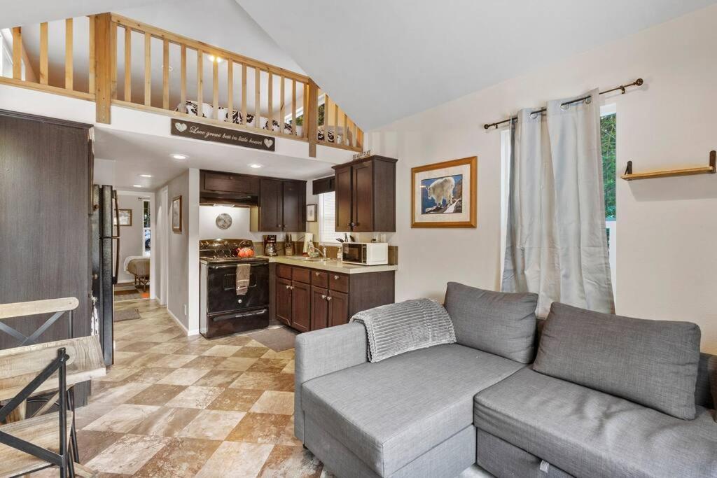 Cozy Tiny Home Steps Away From Mt. Rainier أشفورد المظهر الخارجي الصورة