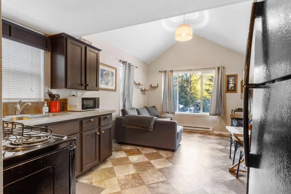 Cozy Tiny Home Steps Away From Mt. Rainier أشفورد المظهر الخارجي الصورة