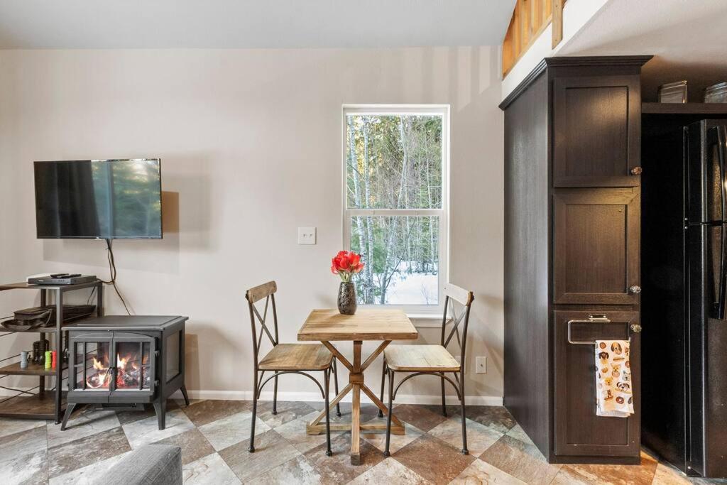 Cozy Tiny Home Steps Away From Mt. Rainier أشفورد المظهر الخارجي الصورة