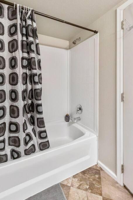 Cozy Tiny Home Steps Away From Mt. Rainier أشفورد المظهر الخارجي الصورة