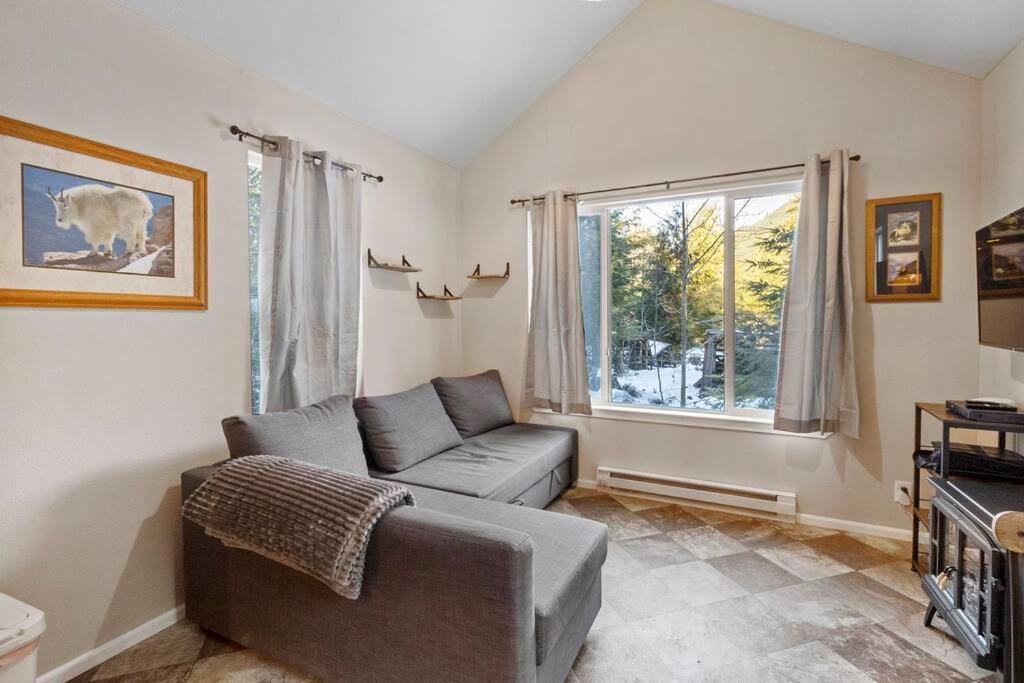 Cozy Tiny Home Steps Away From Mt. Rainier أشفورد المظهر الخارجي الصورة
