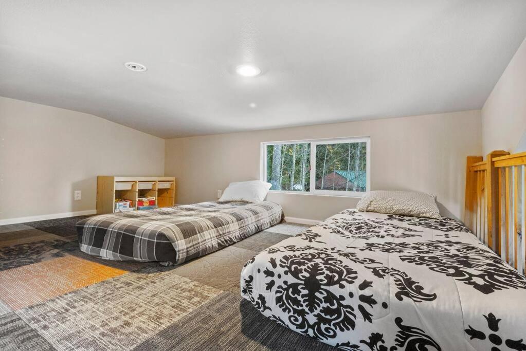 Cozy Tiny Home Steps Away From Mt. Rainier أشفورد المظهر الخارجي الصورة